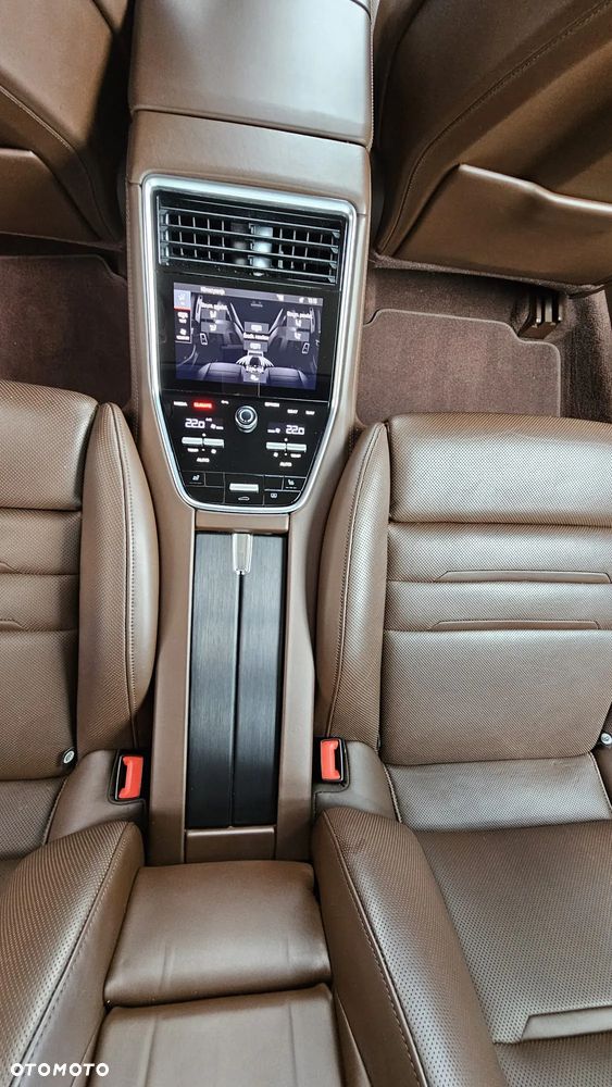 Porsche Panamera 4 Platinum Edition - 30