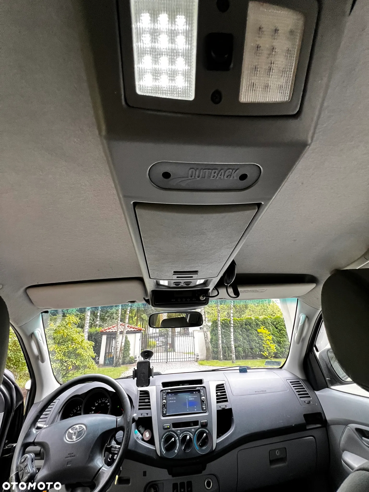 Toyota Hilux - 33