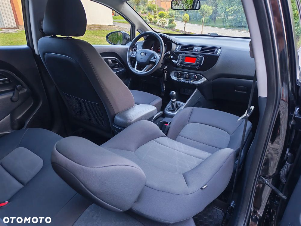 Kia Rio 1.2 L - 8