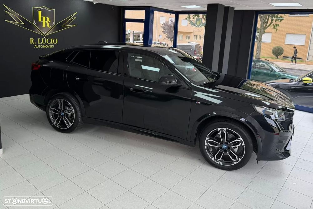 BMW iX2 eDrive20 Pack Desportivo M - 4