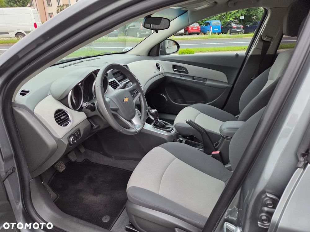 Chevrolet Cruze 1.8 LT - 10