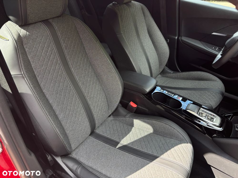 Peugeot 2008 PureTech 130 Allure S&S EAT8 - 21