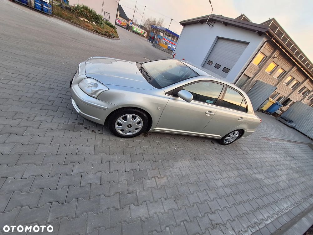 Toyota Avensis 1.8 VVT-i Sol - 3