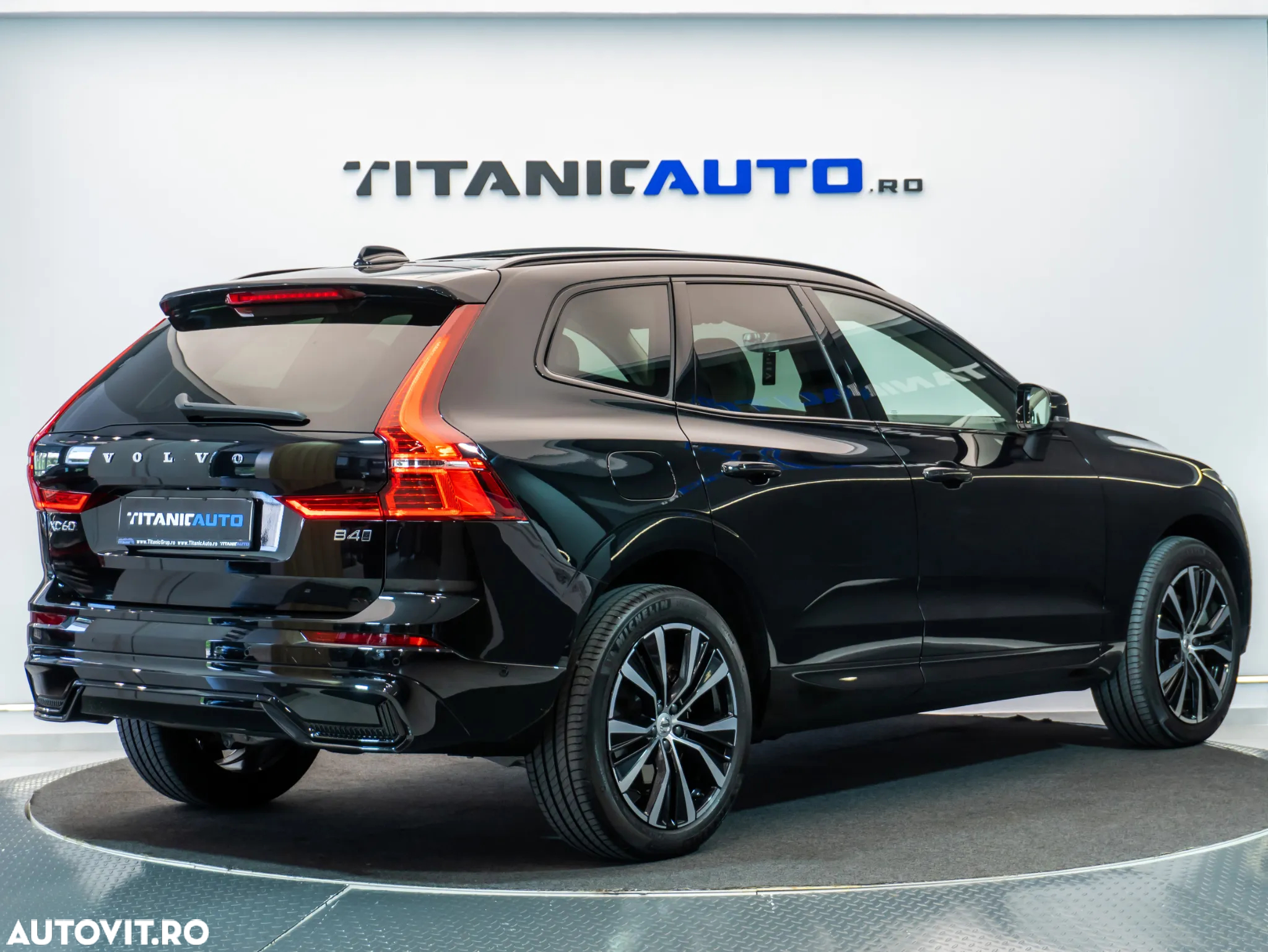 Volvo XC 60 B4 MHEV AT AWD Ultimate Dark - 4
