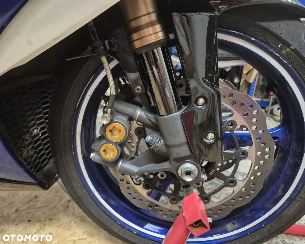 Suzuki GSX-R - 4
