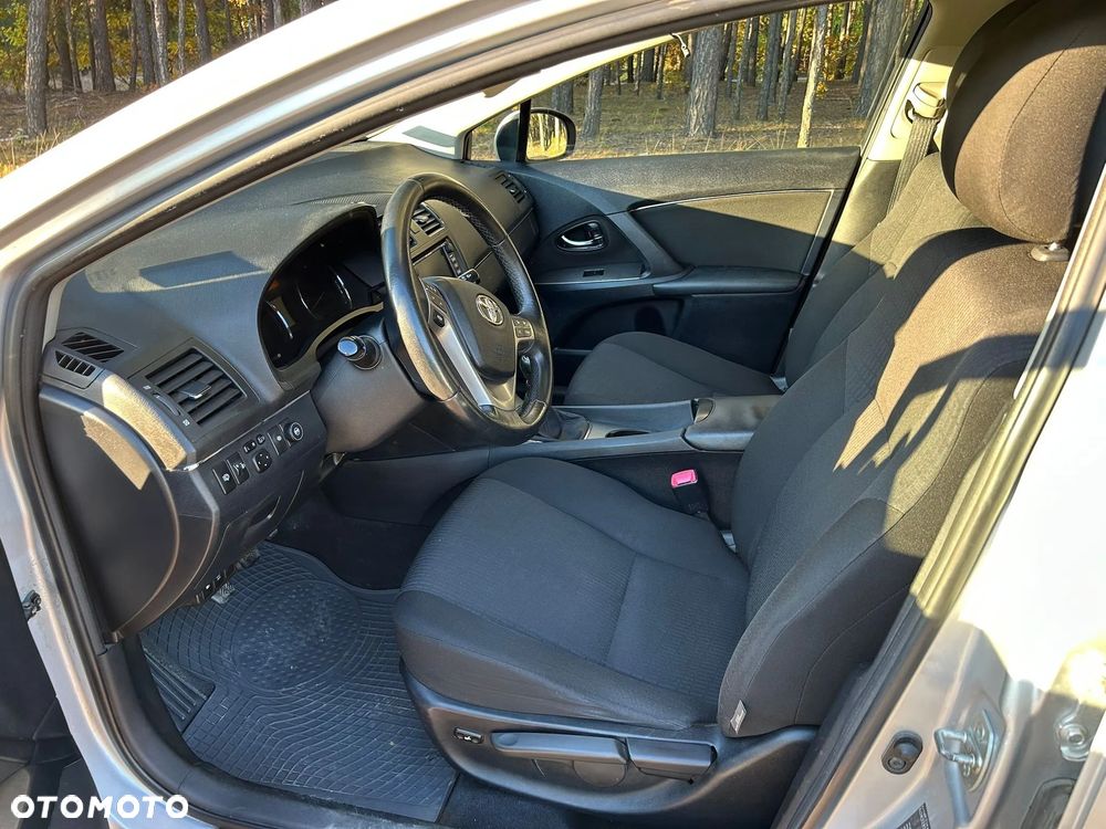 Toyota Avensis 1.8 Sol - 9