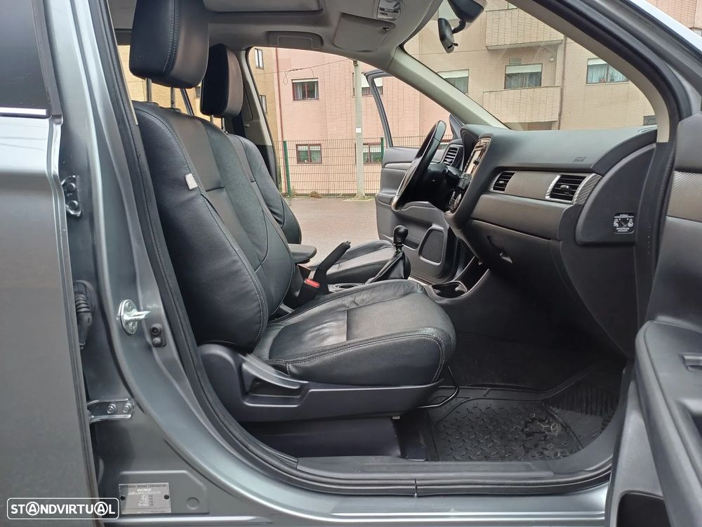 Mitsubishi Outlander 2.2 DI-D Instyle Navi 4WD - 33