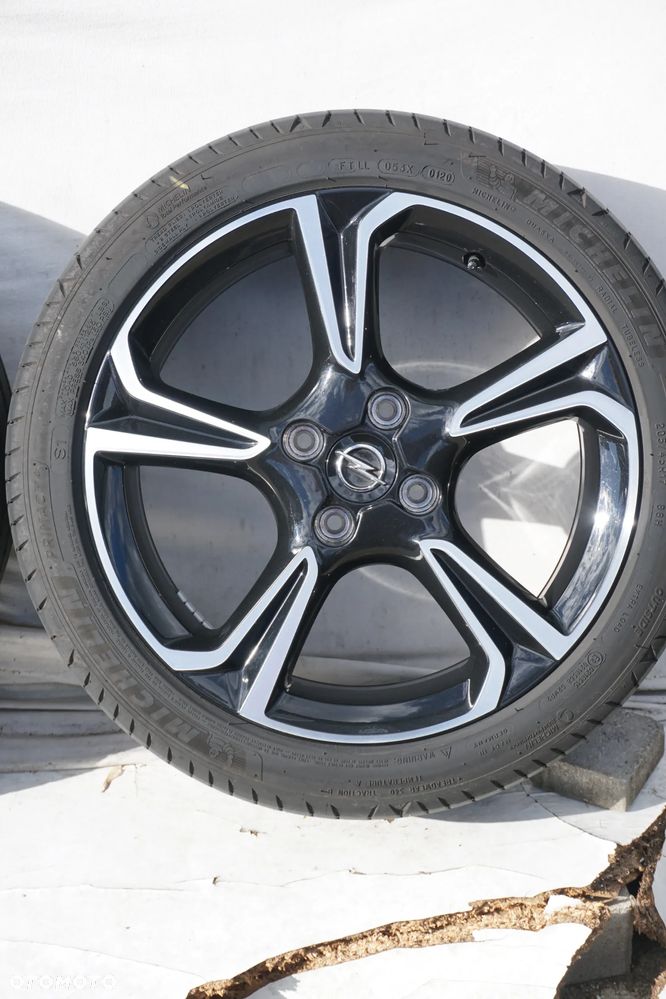 Opel corsa F 4x108 17 7J Michelin 205 45 17 - 5