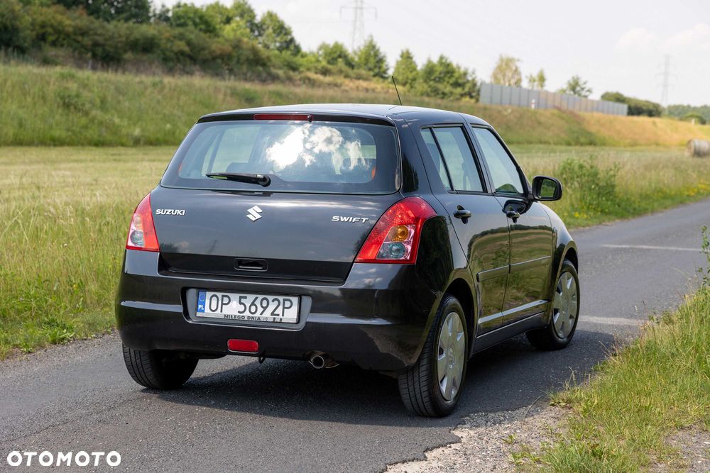 Suzuki Swift - 4