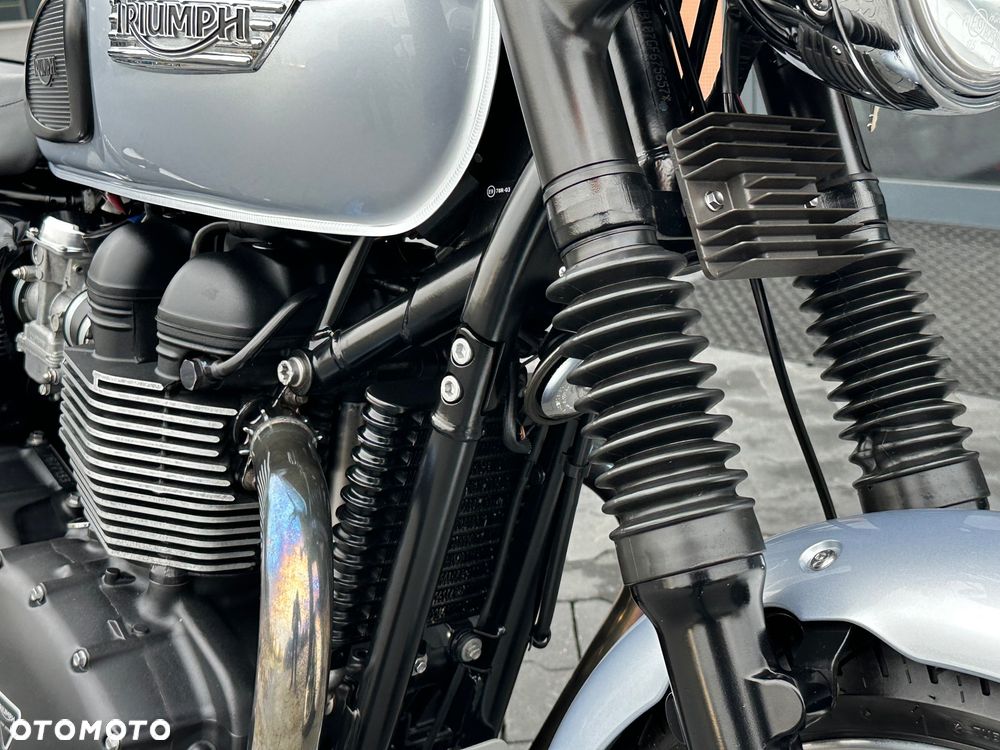 Triumph Bonneville - 18