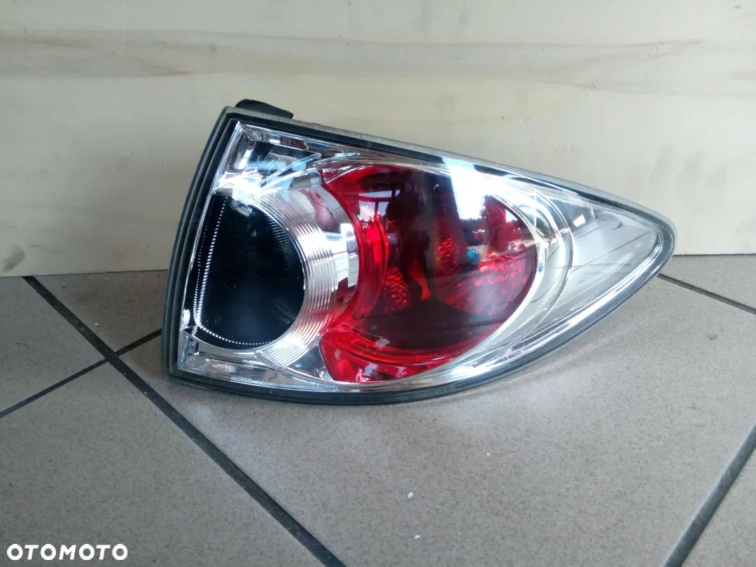 Mazda 6 VI Kombi 2002-2005 prawa lampa TYL Europa - 1