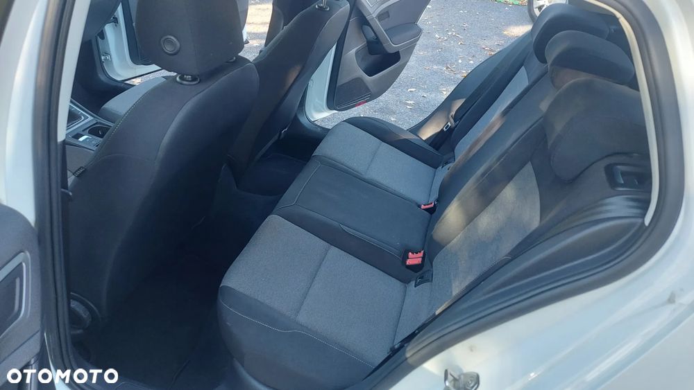 Volkswagen Golf 1.6 TDI BlueMotion Comfortline - 36