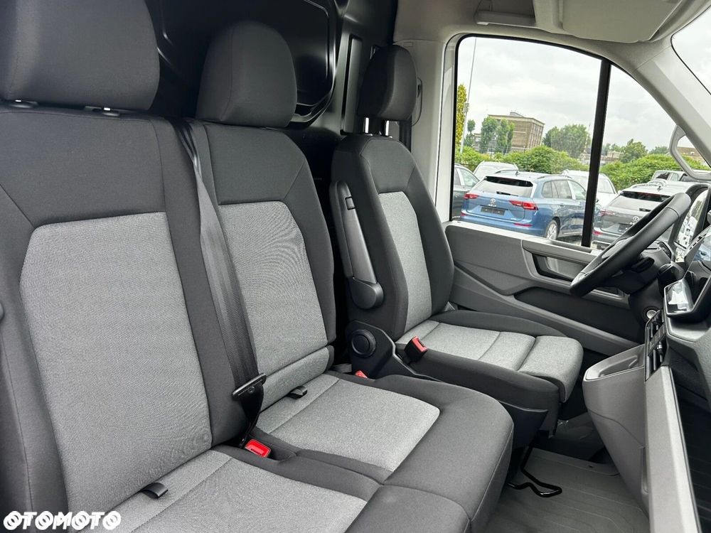 Volkswagen Crafter 35 Furgon z wysokim dachem silnik: 2,0 l EU6 SCR 177 KM / skrzynia biegów: 4MOTION automatyczna 8-biegowa rozstaw osi: 4490 mm - 10