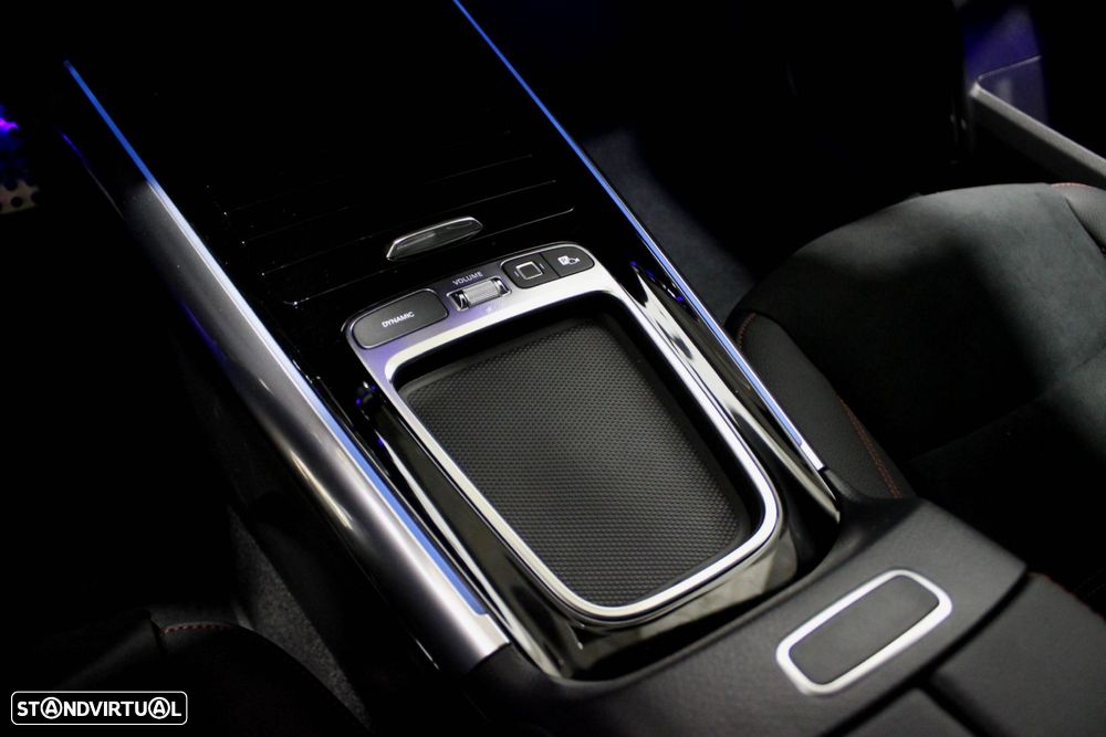 Mercedes-Benz GLA 180 d AMG Line - 35