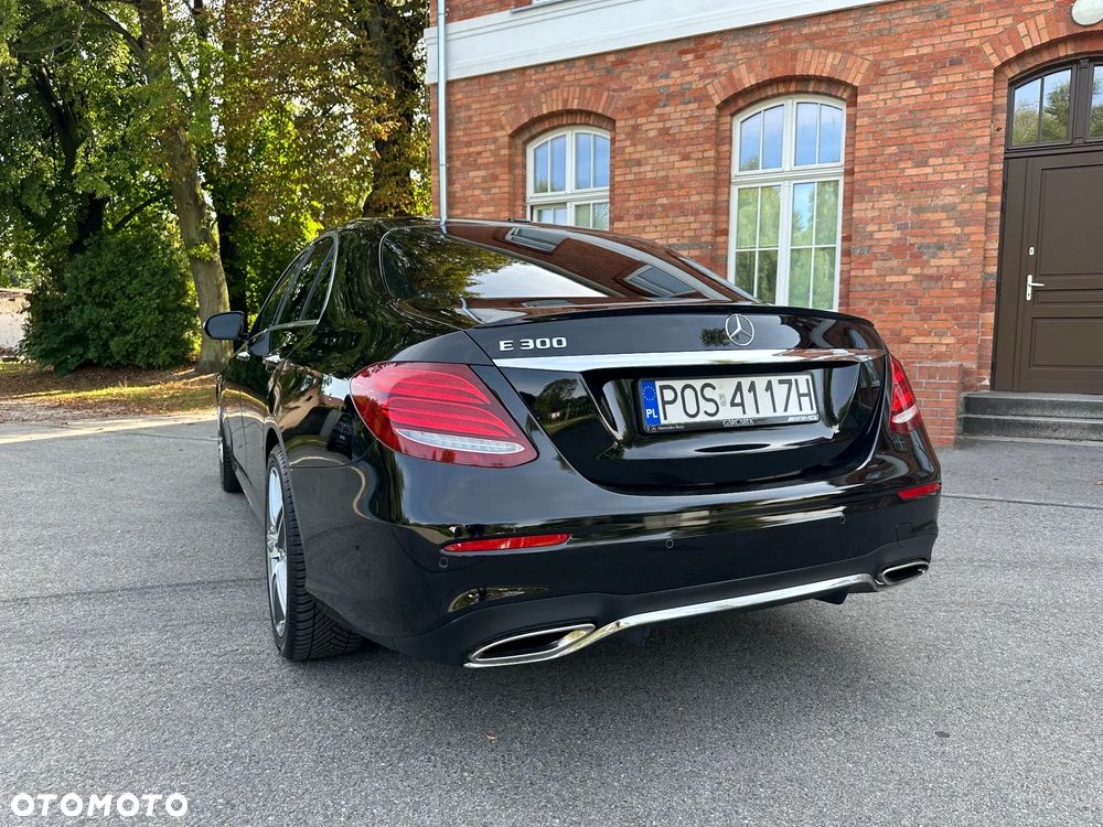 Mercedes-Benz Klasa E 300 9G-TRONIC AMG Line - 13