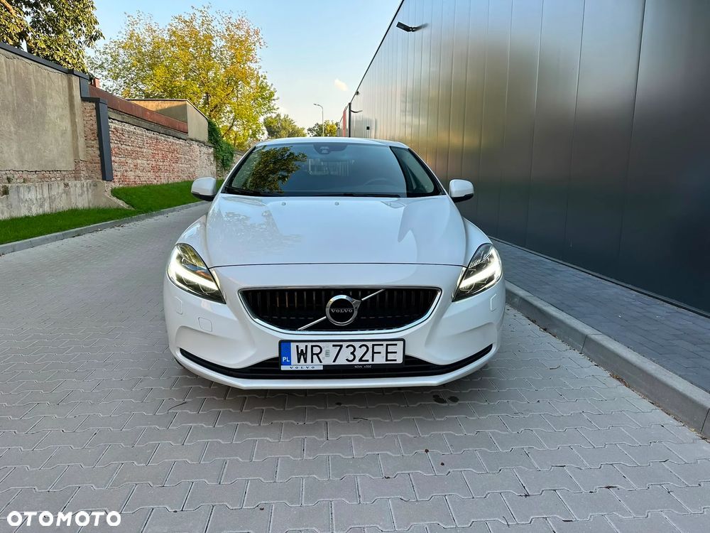 Volvo V40 D2 Drive-E Momentum - 1