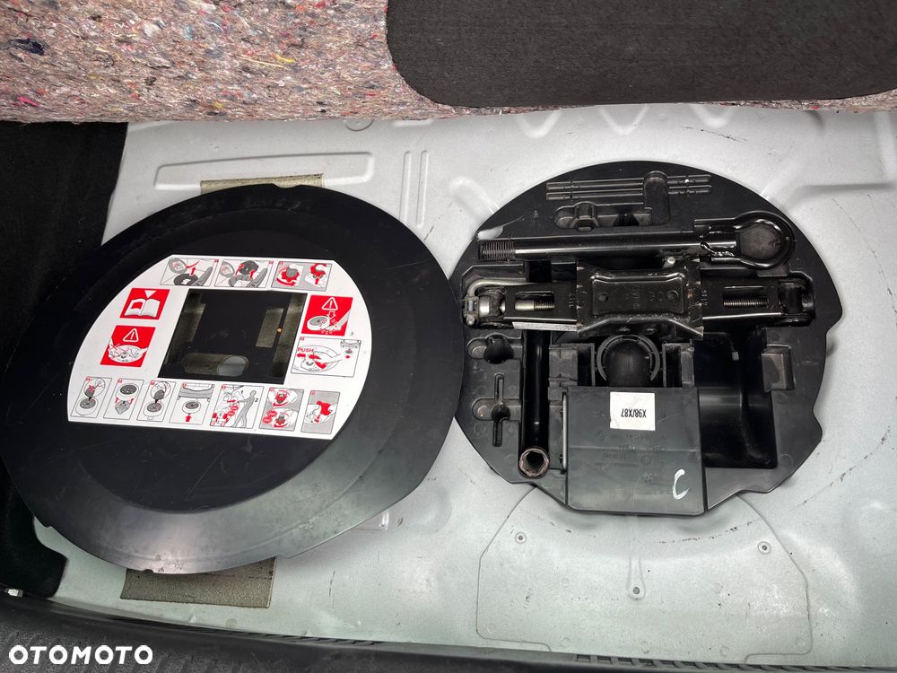 Renault Clio 1.2 16V 75 LIMITED - 14