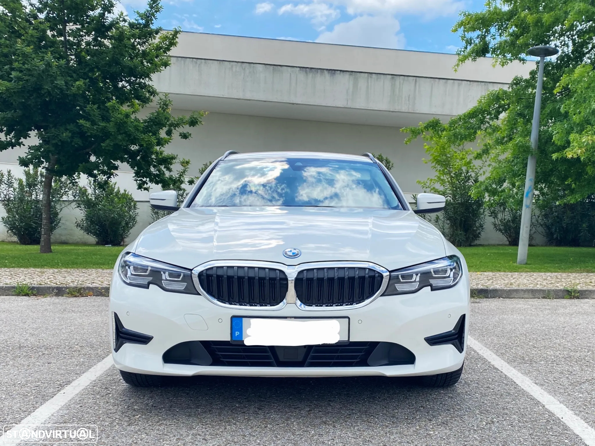 BMW 330 e Touring Auto - 9