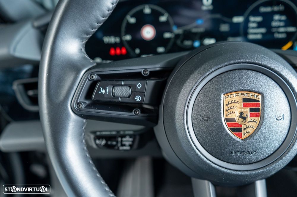 Porsche Taycan 4S - 32