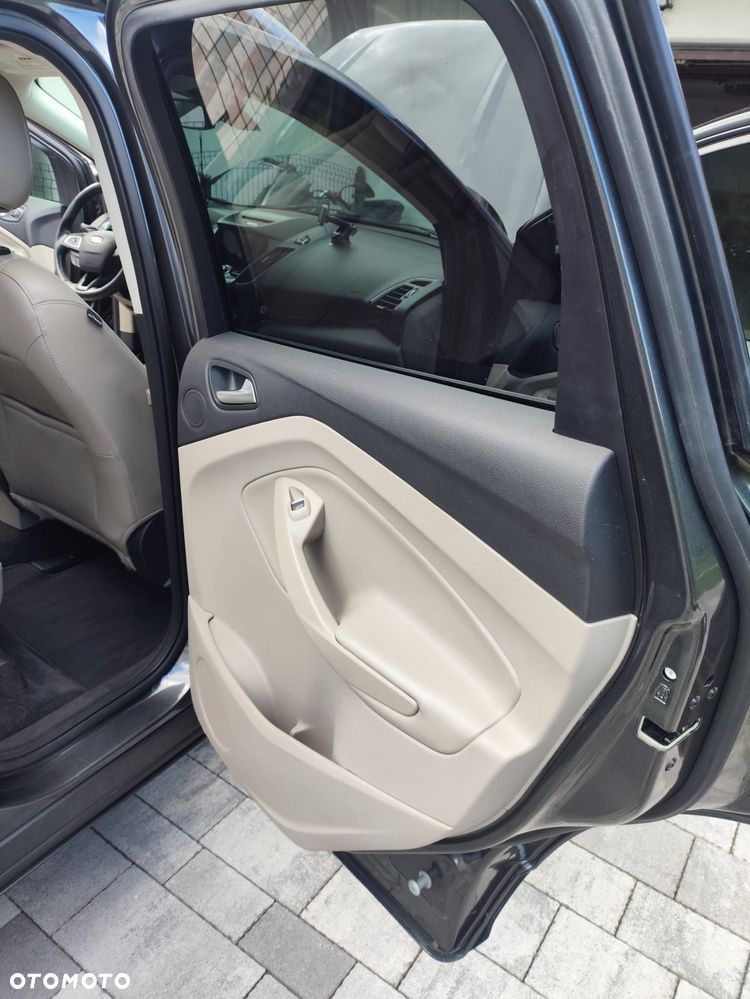 Ford Escape 2.0 EcoBoost AWD Titanium - 9