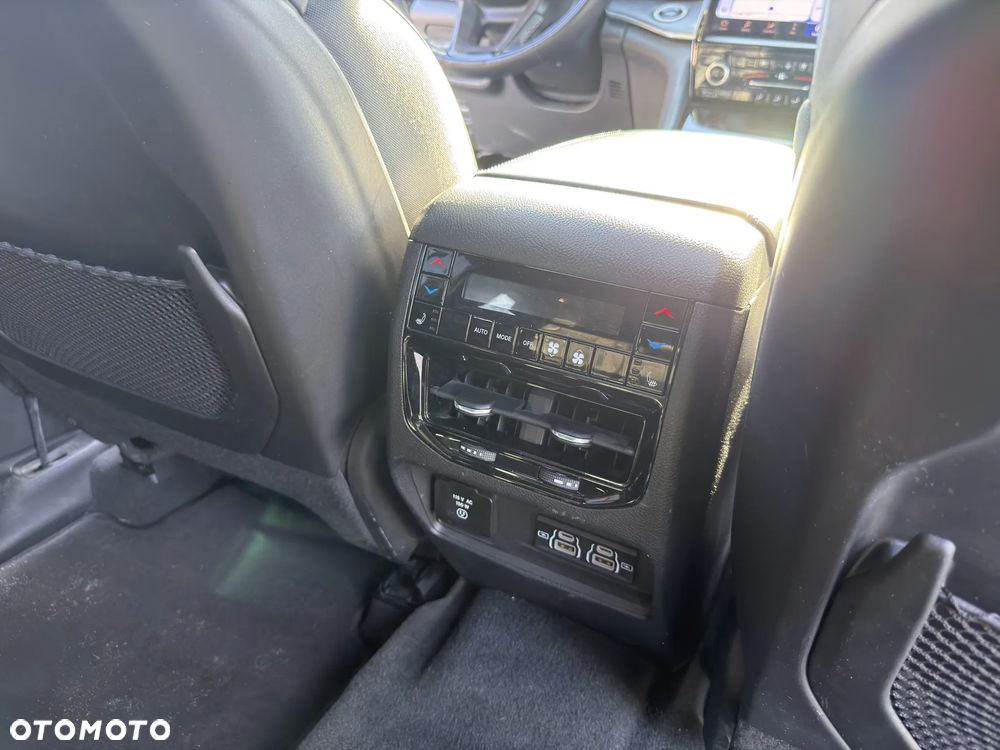 Jeep Grand Cherokee - 22