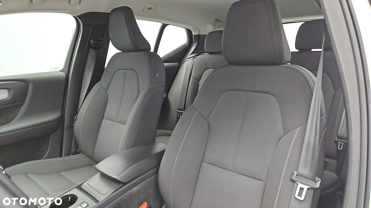 Volvo XC 40 T3 Momentum Pro - 11
