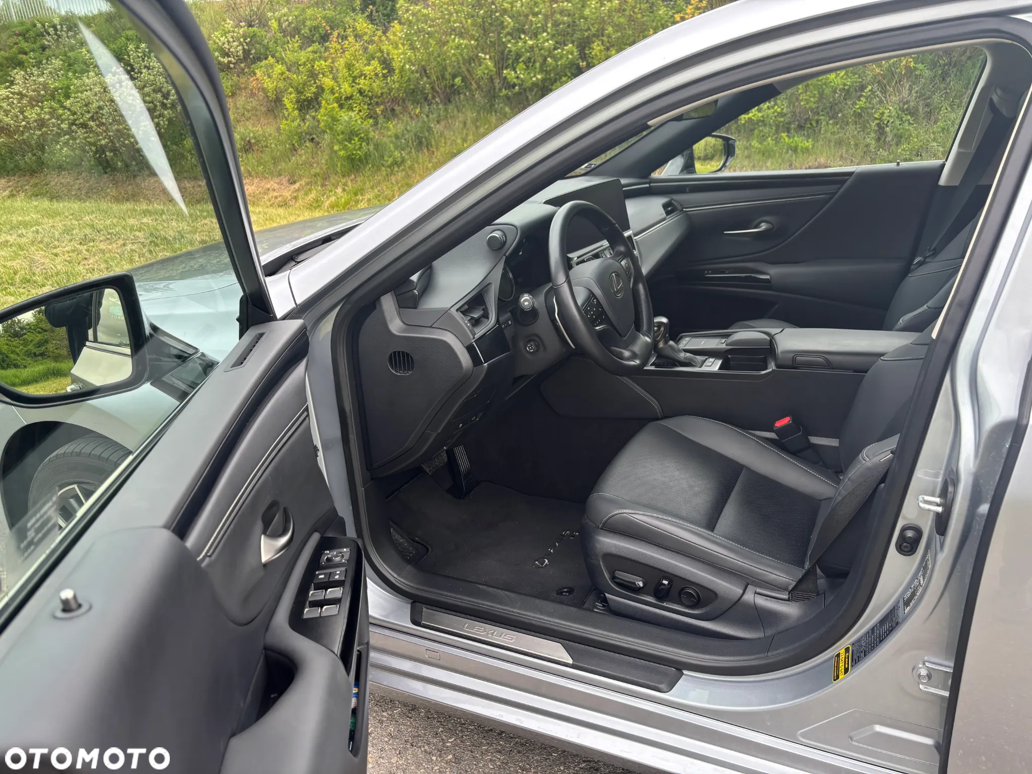 Lexus ES 300h Business Edition - 14