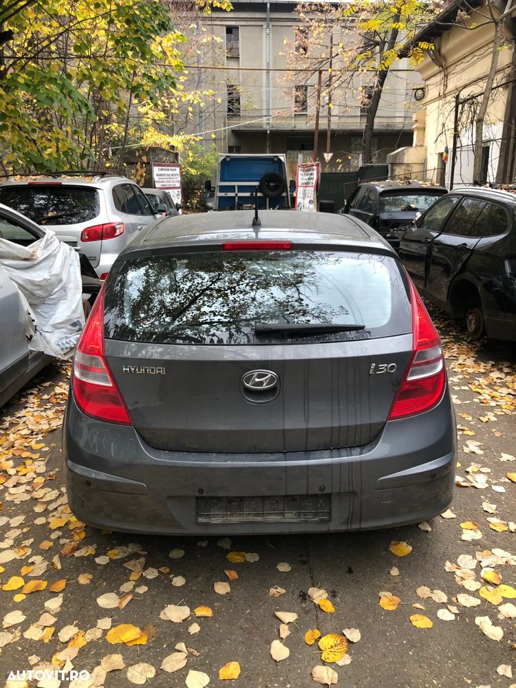 Dezmembrez Hyundai i30 gri inchis 1,4 benzina 2008 - 3