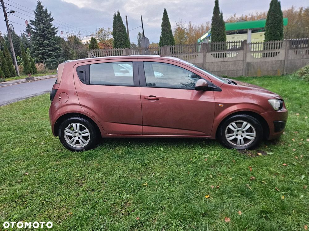 Chevrolet Aveo 2011 photo 3