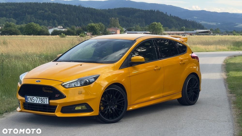 Ford Focus 2.0 EcoBoost ST mit Leder-Sport-Paket - 1