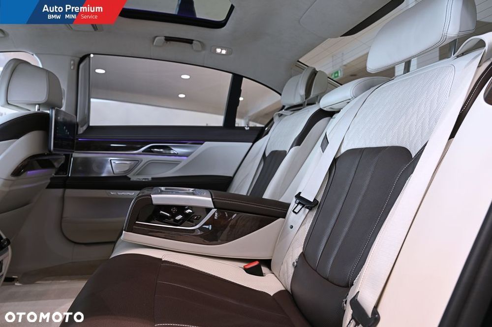 BMW Seria 7 M760Li xDrive - 17