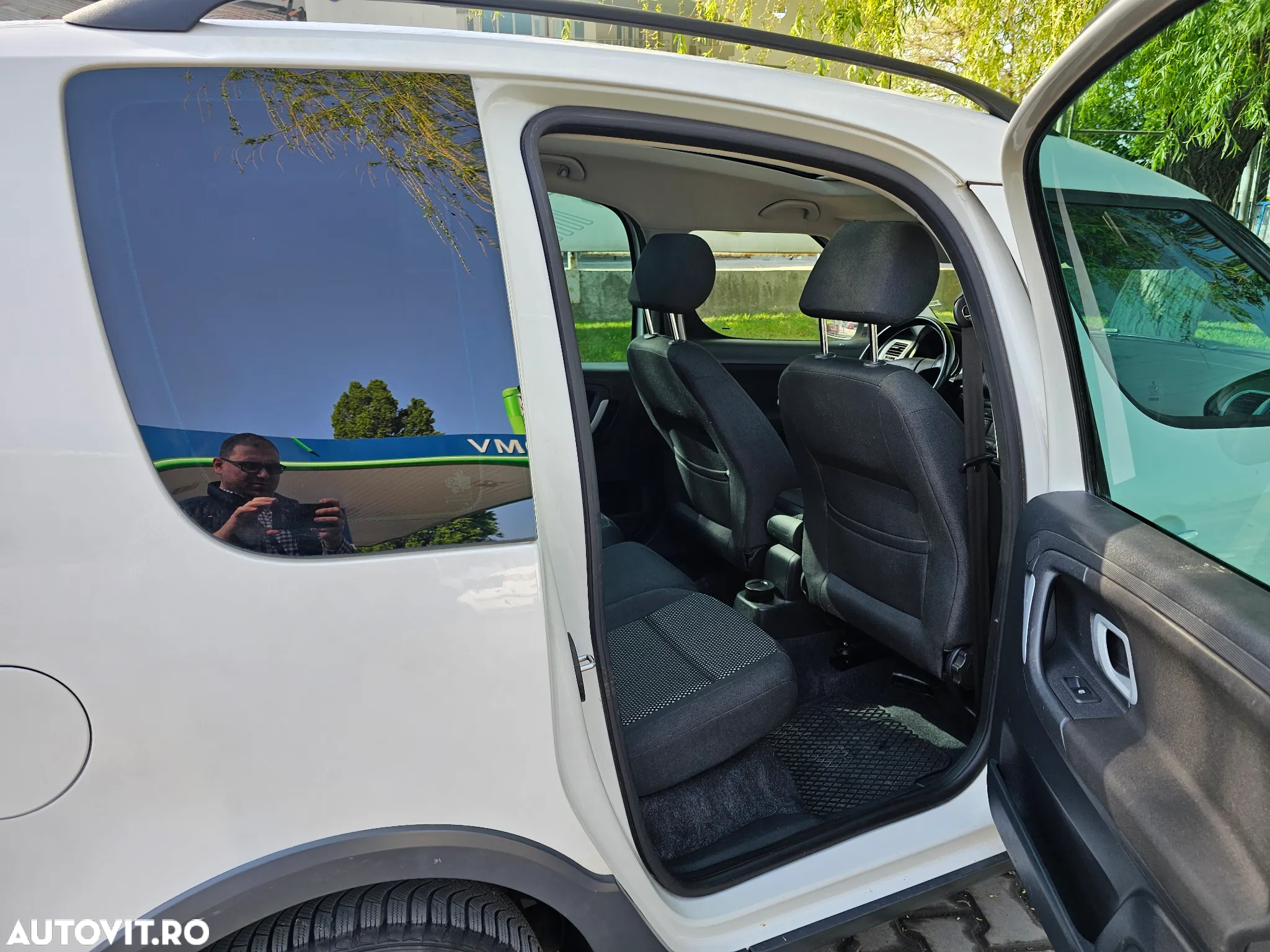 Skoda Roomster 1.6 Scout - 6