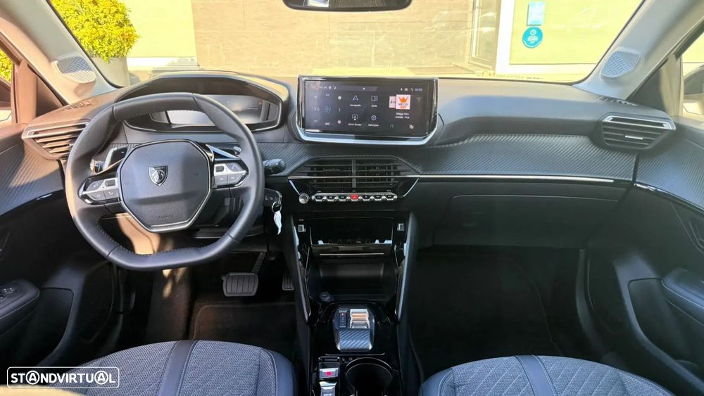 Peugeot 208 - 17