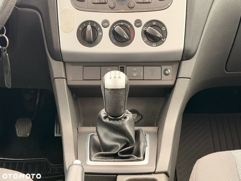 Ford Focus 1.6 Ambiente - 11