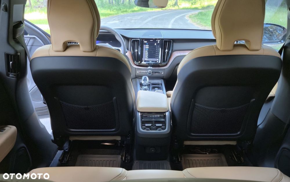 Volvo XC 60 B5 B AWD Ultimate Dark - 16