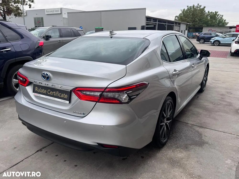 Toyota Camry - 8