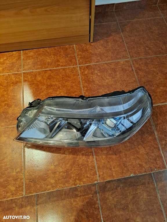 Far stanga Suzuki Vitara cu lupa și Led an 2015-2018 original - 2