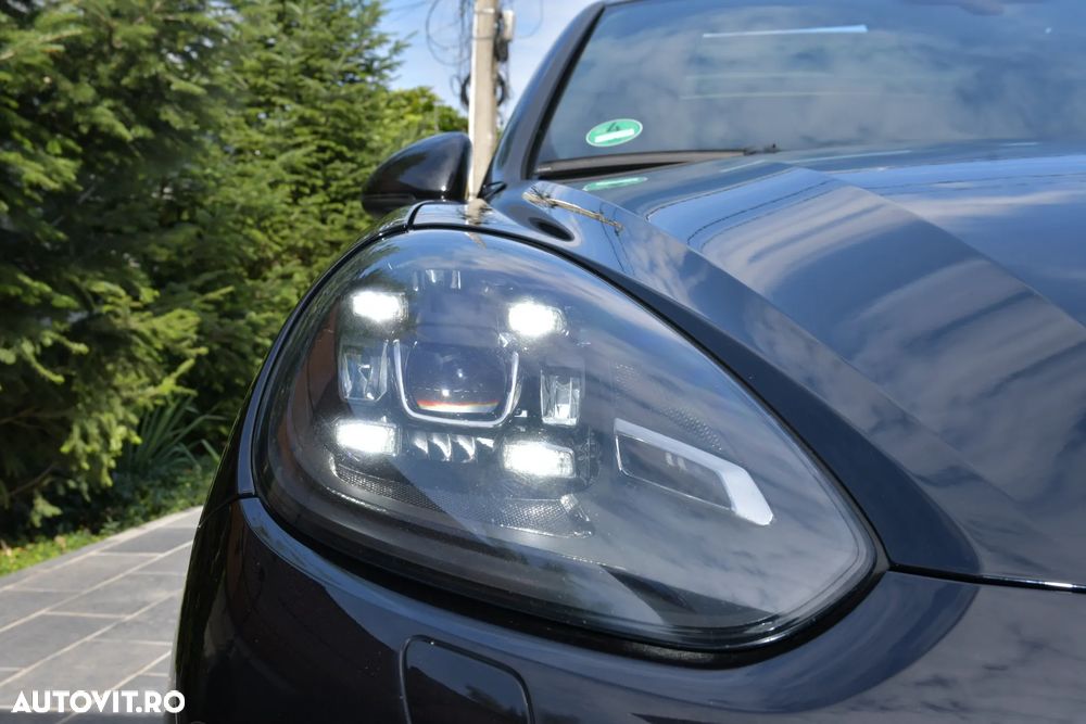 Porsche Cayenne 3.0 L - 3