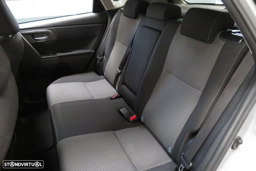 Toyota Auris 1.4 D-4D Com. +P.Sport+Navi - 17