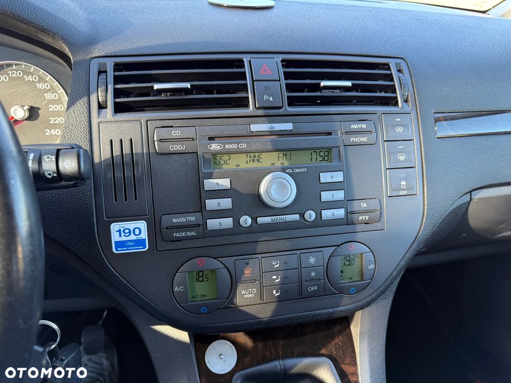 Ford Focus 2.0 16V Ghia - 24