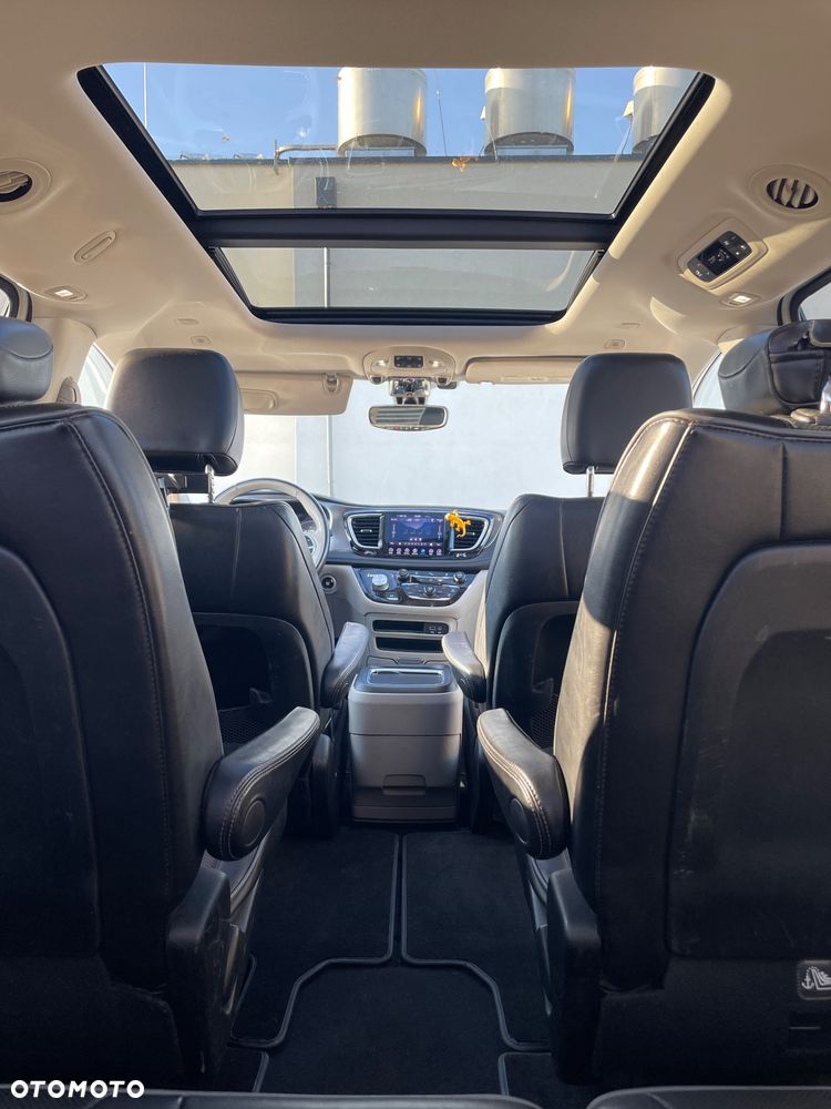 Chrysler Pacifica - 17