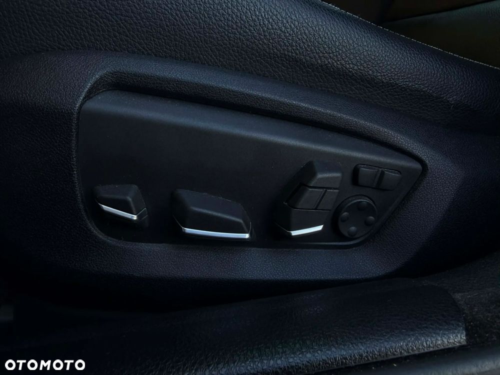 BMW Seria 5 535i xDrive Sport-Aut - 23