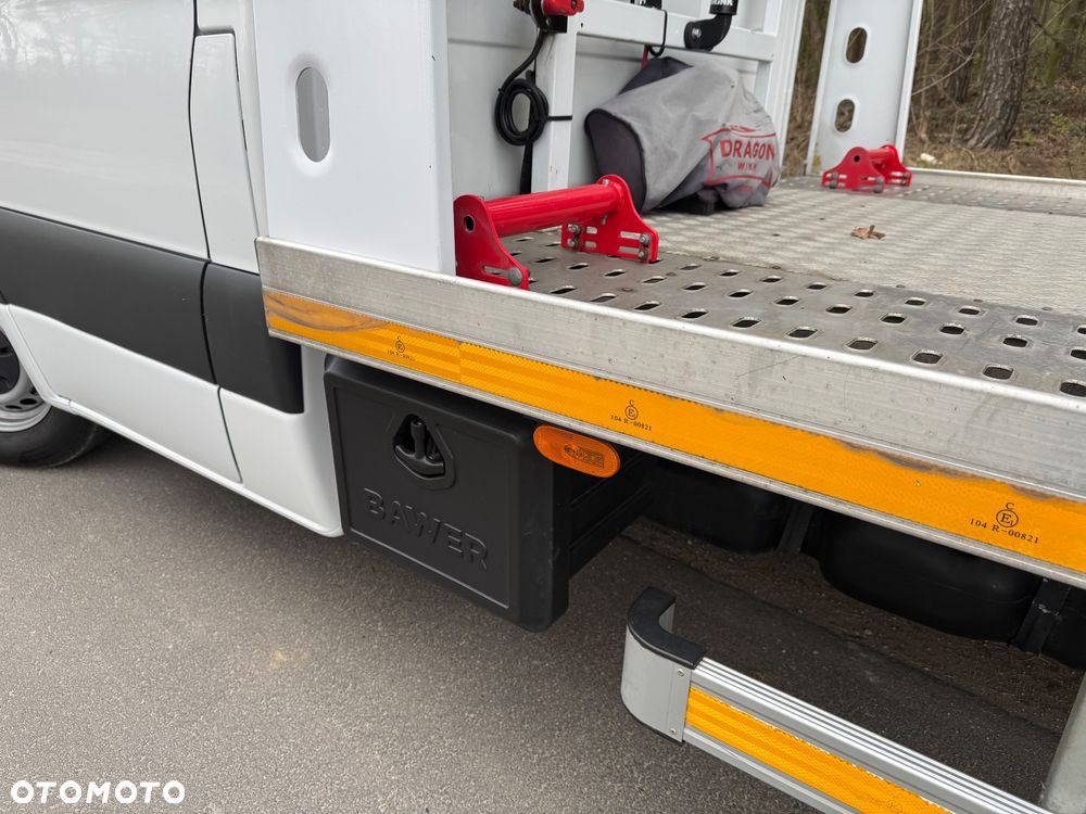 Mercedes-Benz Sprinter - 11