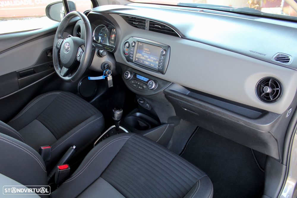 Toyota Yaris 1.5 HSD Comfort+P.Style - 25