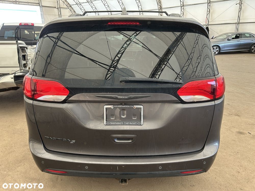 Chrysler Pacifica - 20