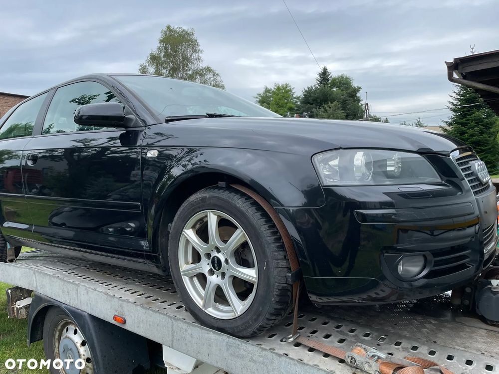 BŁOTNIK PRAWY PRZÓD AUDI A3 8P LZ9Y
