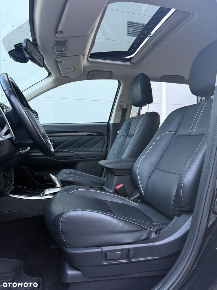 Mitsubishi Outlander 2.0 4WD Top - 26
