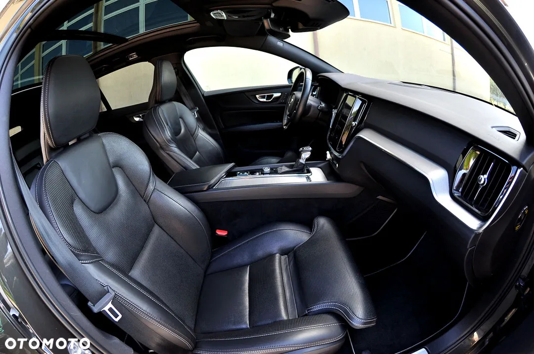 Volvo V60 D4 Geartronic R-Design - 26