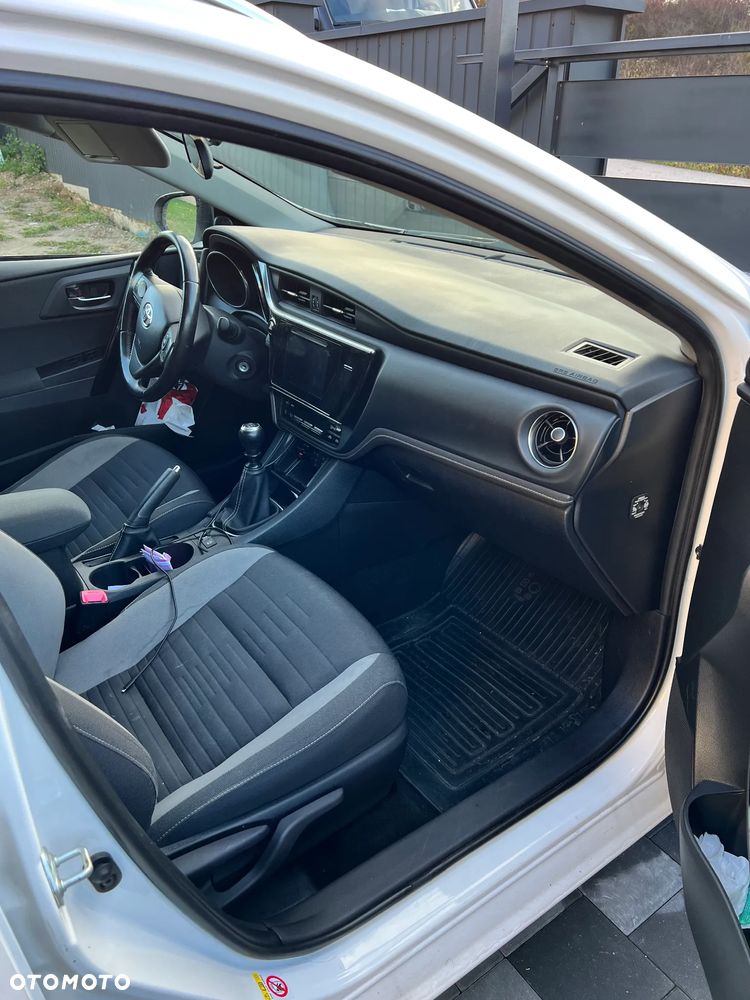 Toyota Auris 1.6 D-4D Executive - 7