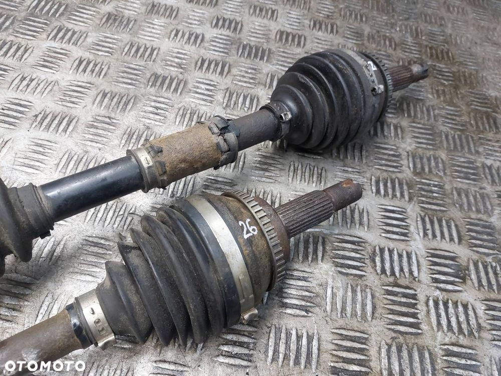 PÓŁOŚ LEWY PRZÓD + PRAWY PRZÓD 5B TOYOTA AVENSIS T25 2.0 D4D - 4